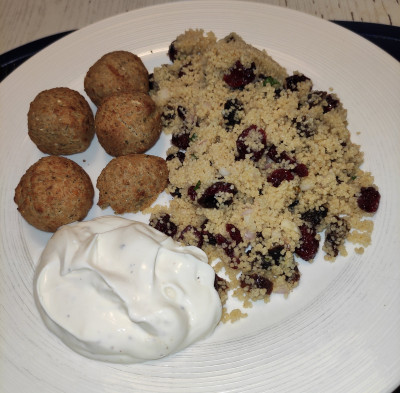 Falafel mit Couscoussalat.jpg