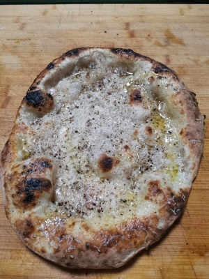 Pizza cacio e pepe.jpeg