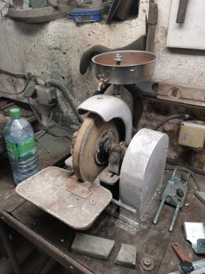 Schleifstein Wassergekühlt.jpeg