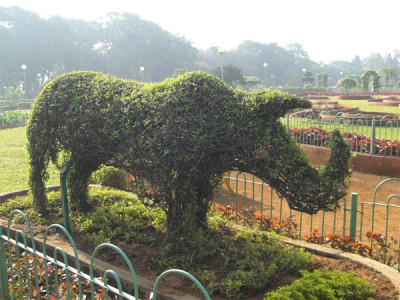 topiary_bombay_01.jpg