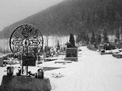 schneefall_am_friedhof.jpg