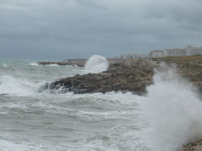 3_Sturm_bei_Polignano_a_Mare_fars_2009.jpg