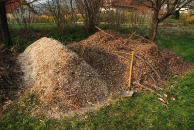 laub_haecksel_haufen.jpg