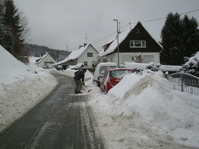 schnee_03.02.10_strae.jpg