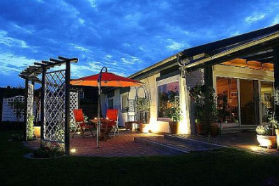 fertige_Zweitterrasse_am_Abend.jpg