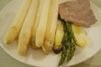 kalbsschnitzel_beelitzer_spargel.jpg
