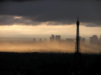 Paris-bei-Nacht-und-Nebel.jpg