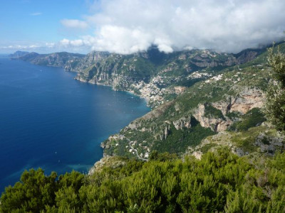 Pfad_der_Goetter_Blick_auf_Positano_fars_2010.jpg