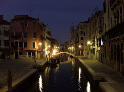 Kanal_in_Venedig_fars.jpg