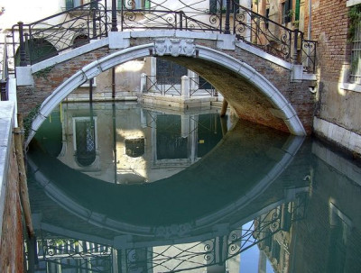 Brucke_in_Venedig_fars.jpg