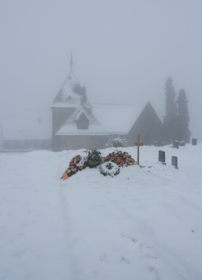 Kirche_im_Schnee_fars_2010_2.jpg