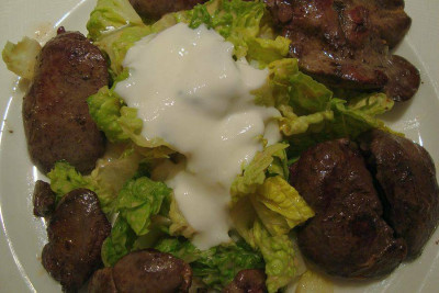 salat_senfhimbeeressigolivenoel-biodickmilchdressing_huehnerleber_20110118_zg.jpg