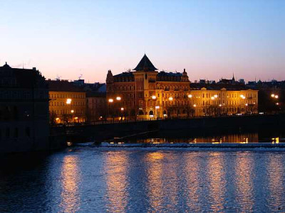 prag-ax8.jpg