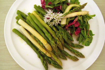 gartenspargel_salat_20110511_zg.jpg