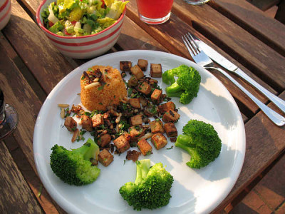 IMG_2433_Quinoa-Hirse_mit_Tofu_und_Brokkoli.jpg
