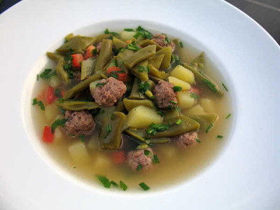 IMG_3678_Bohnensuppe_mit_Fleischklochen.jpg