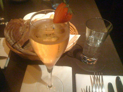 20111103_zg_champagnercocktail.jpg