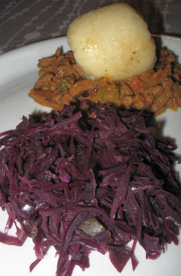 IMG_4466_Rotkohl_mit_Rouladen-Geschnetzeltem.jpg