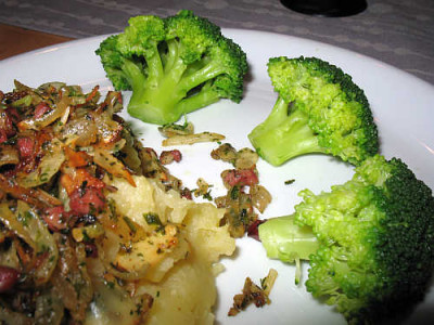 IMG_4471_Kartoffelstampf_mit_Speck_und_Brokkoli.jpg