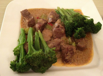rotescurry-rind-broccoli_20111218_zg.jpg