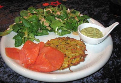 IMG_4774_Puffer_mit_Lachs_und_Feldsalat.jpg