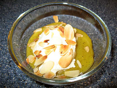 IMG_4862_Joghurt-Creme_mit_Mangopurree.jpg