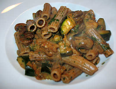 IMG_4863_Dinkelrigatoni_mit_Champignons_und_Zucchini.jpg