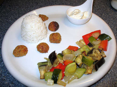 IMG_5038_Ofengemuse_mit_Rauchertofu-Ballchen.jpg