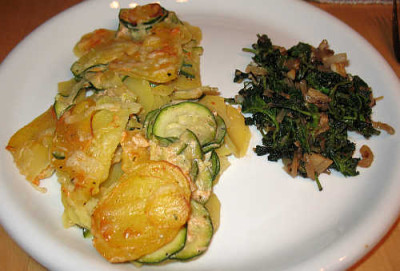 IMG_5098_Kartoffel-Zucchini-Gratin_mit_Brennesselspinat.jpg