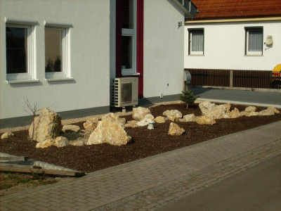 Vorgarten_23032012.jpg
