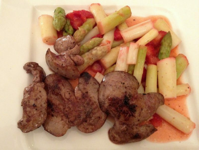 kaninchenleber_spargel-erdbeersalat_zg.jpg