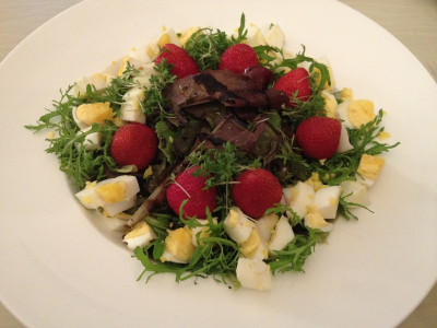 gartensalat-ei-erdbeeren_zg.jpg