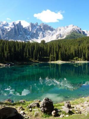 1_Karersee_mit_Rosengarten_fars_2012.jpg
