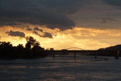 Gewitter-uber-Donaubrucke.jpg