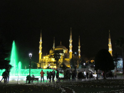 Sultan_Ahmed_Moschee_Istanbul_fars_2012.jpg