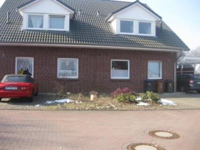 Vorgarten_mit_Nachbarsbeet_um_halb_zehn_09.04.2013.jpg