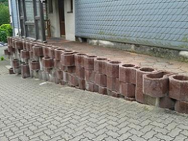 Moms_Pflanzmauer.jpg