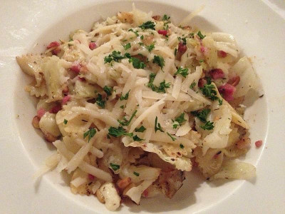 farfalle-wirsing-speck-kaese-pinienkerne_20130830_g.jpg