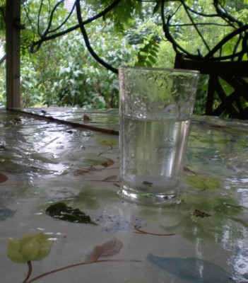 Wasserglas_em.jpg