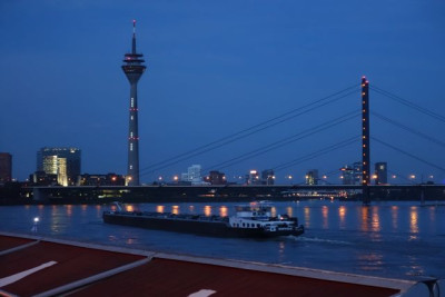 Uhr_mit_Schiff.jpg