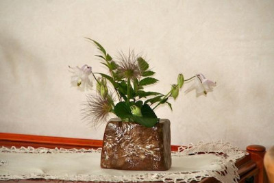 Blockvase_mit_Akelei_PUR_IMG_9613.jpg