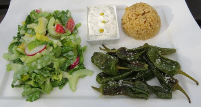 IMG_8128 Essen am 6.6.15 - Bulgur, Bratpaprika und Korianderquark.jpg
