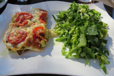 IMG_8149 Essen am 11.6.15 - Mangoldlasagne mit erstem eigenen Römersalat.jpg