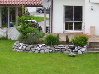 natursteinmauer2.JPG