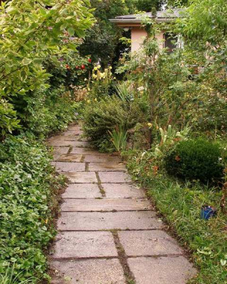2005-08-04_weg_platten_direkt_gegossen.jpg