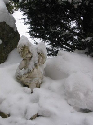 Engel_im_Schnee.JPG
