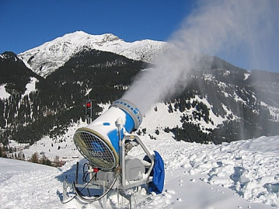 So_kommt_der_Schnee_auf_die_Berge.JPG