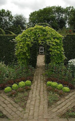 Huys_de_Dohm_Juni_200510.jpg