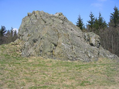 Basaltmonolith_in_der_Rhoen.jpg