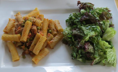 IMG_8300 Essen am 7.7.15 - Rigatoni mit Erbsen und Thunfisch.jpg